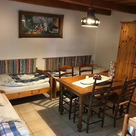 Hortenzia Vendeghaz Guest house Kisar